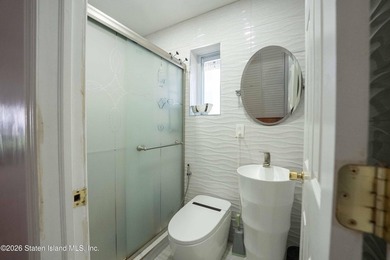 Welcome to this spacious and uniquely designed single-family - photo 31