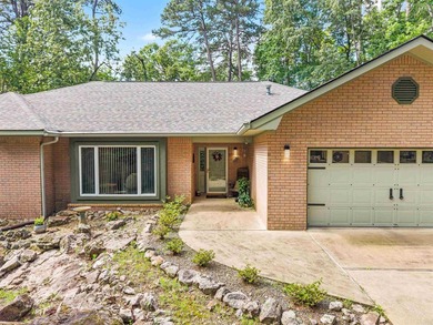 Updated and filled with light! One-level home on a private - photo 2