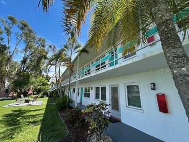 Stunning 2-bedroom,1-bathroom remodeled condo in a vibrant 55+ - photo 2