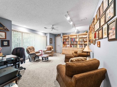 Updated and filled with light! One-level home on a private - photo 5