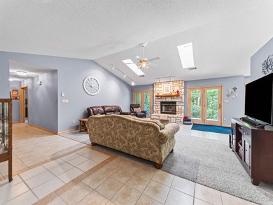 Updated and filled with light! One-level home on a private - photo 7