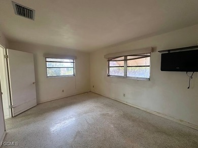 Welcome to 1727 Cornwallis Pkwy, a classic SE Cape Coral home