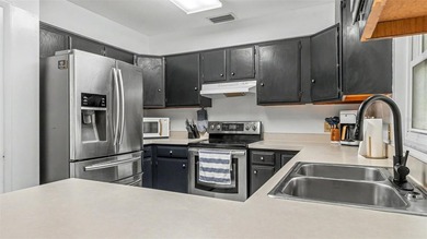 Welcome to this beautifully maintained 2-bedroom, 2-bathroom - photo 14