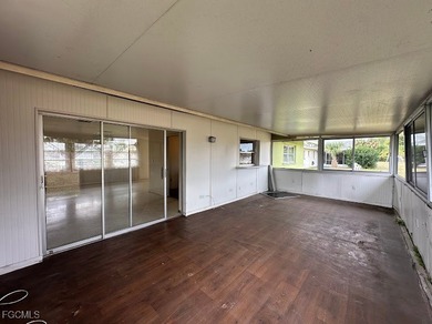 Welcome to 1727 Cornwallis Pkwy, a classic SE Cape Coral home