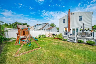 Welcome to this beautifully updated Colonial in the heart of - photo 20