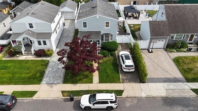 Welcome to this beautifully updated Colonial in the heart of - photo 24