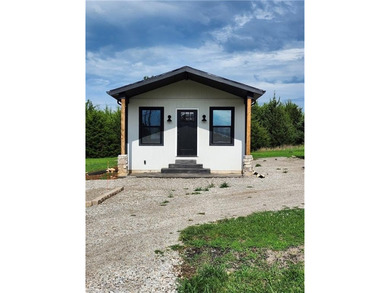 Don't miss this charming brand-new home, perfect for a summer - photo 1