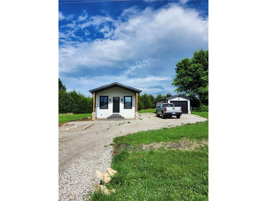Don't miss this charming brand-new home, perfect for a summer - photo 2