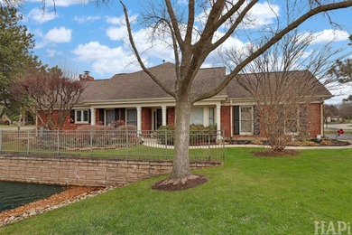 Lake Townhome/Townhouse For Sale in Arlington Heights, Illinois