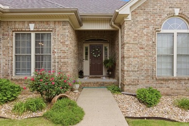 Don't miss this charming home with a fantastic one-level floor - photo 2