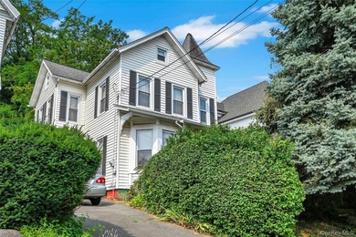 Opportunity knocks! This 1,858 sq. ft. colonial sits on a 0 - photo 1