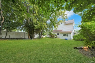 Opportunity knocks! This 1,858 sq. ft. colonial sits on a 0 - photo 2
