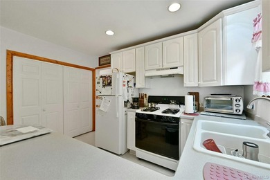 Opportunity knocks! This 1,858 sq. ft. colonial sits on a 0 - photo 7