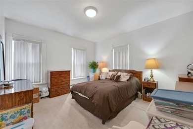 Opportunity knocks! This 1,858 sq. ft. colonial sits on a 0 - photo 9
