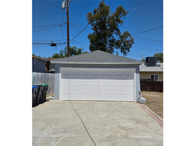 Newly remodeled 2 bedrooms, 1 bath home with a spacious den that - photo 3