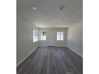 Newly remodeled 2 bedrooms, 1 bath home with a spacious den that - photo 4