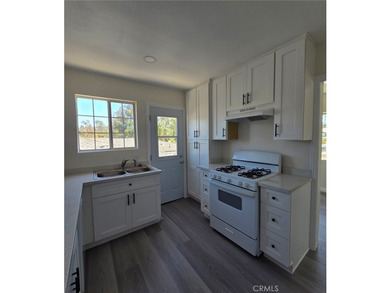 Newly remodeled 2 bedrooms, 1 bath home with a spacious den that - photo 6