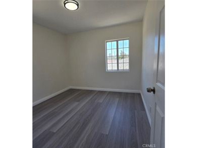 Newly remodeled 2 bedrooms, 1 bath home with a spacious den that - photo 8