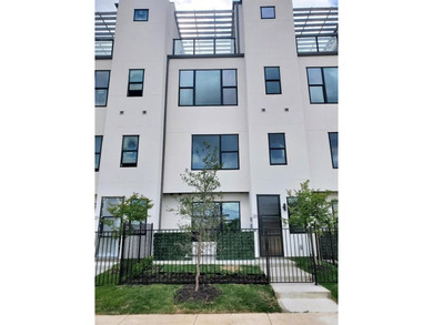 (private lake, pond, creek) Townhome/Townhouse For Sale in Farmers Branch Texas