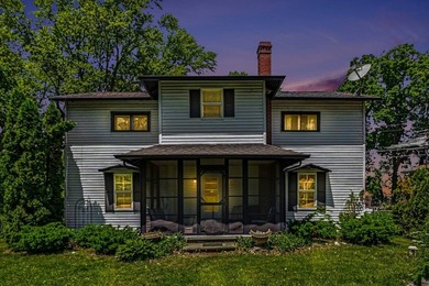 Vintage cottage directly across from Indian Lake, a 500 acre - photo 3