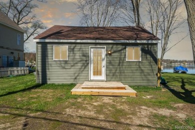 Tyrone Lake Home Sale Pending in Fenton Michigan