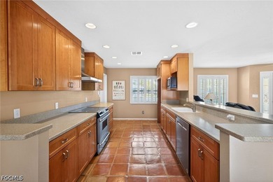 Old Florida charm meets waterfront living in the heart of - photo 11