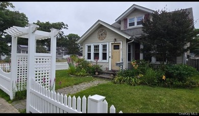 Charming Country Cape Cod home in the Incorporated Village of - photo 3