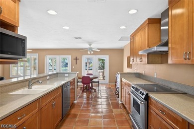 Old Florida charm meets waterfront living in the heart of - photo 14