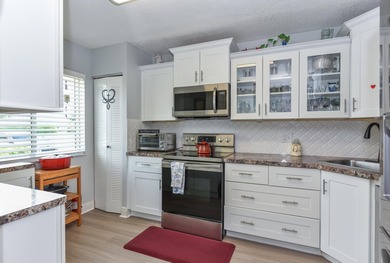 Don't miss this hidden gem! This beautifully upgraded 2-story - photo 5