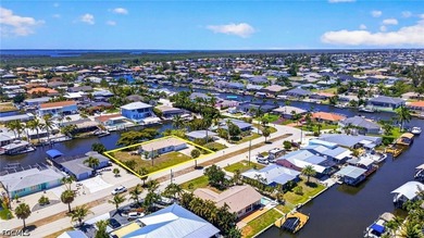 Old Florida charm meets waterfront living in the heart of - photo 46