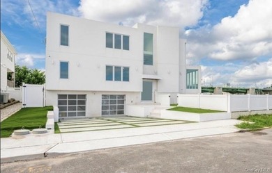 Bayfront New Construction | 7 Beds | Private Dock | Pool | - photo 2