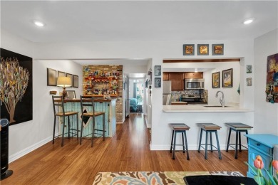 St. Charles Avenue Condo with Pool, Parking, and Streetcar