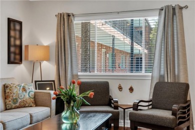 St. Charles Avenue Condo with Pool, Parking, and Streetcar