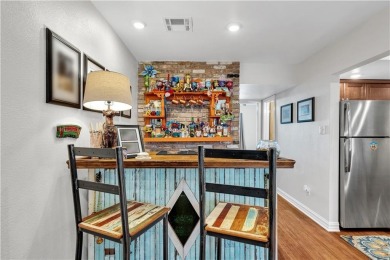 St. Charles Avenue Condo with Pool, Parking, and Streetcar