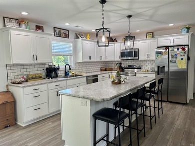 Welcome home to this this beautifully designed 4 bedroom, 2 bath - photo 7