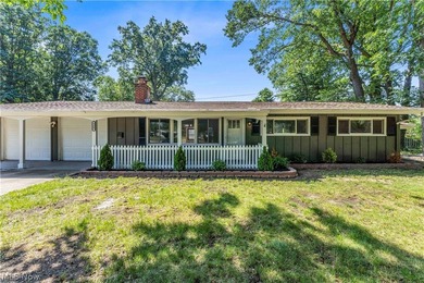 Beautifully updated and move-in ready ranch-style slab is - photo 2