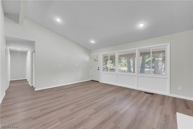 Beautifully updated and move-in ready ranch-style slab is - photo 7