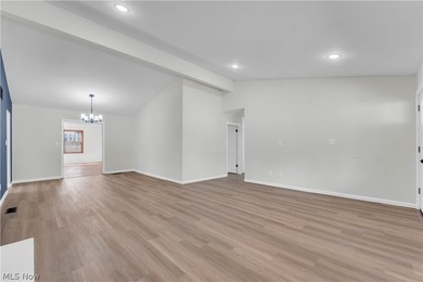 Beautifully updated and move-in ready ranch-style slab is - photo 8