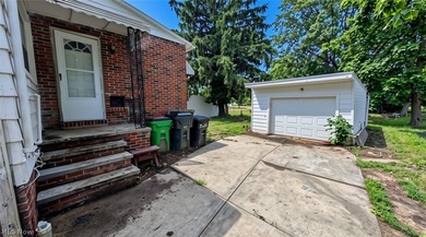 Welcome to 854 E 250th in beautiful Euclid, OH. This property is - photo 3