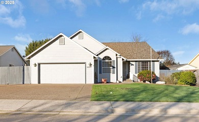 (private lake, pond, coastal) Home For Sale in Sutherlin Oregon