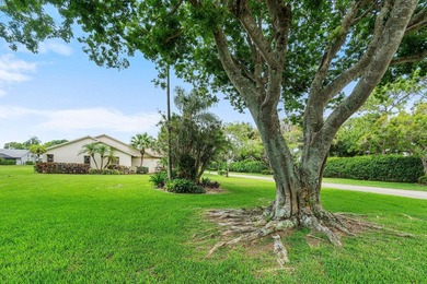 Rare Secluded 3 Bedroom Home on a Corner Lot*New Roof & - photo 22
