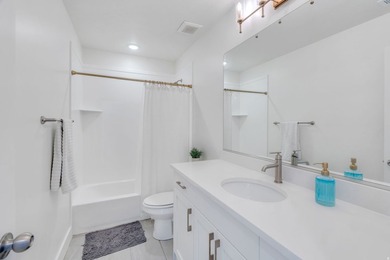 LIKE NEW IN THE HEART OF MAPLETON! This beautifully maintained - photo 27