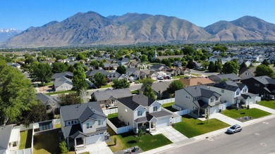 LIKE NEW IN THE HEART OF MAPLETON! This beautifully maintained - photo 42