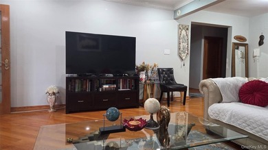 We are pleased to present renovated 3-bedroom, 2-bath apartment - photo 3