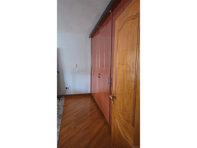 We are pleased to present renovated 3-bedroom, 2-bath apartment - photo 7