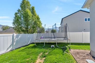 LIKE NEW IN THE HEART OF MAPLETON! This beautifully maintained - photo 49