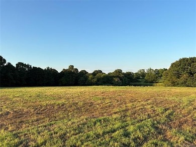 There are properties that offer land, and then there are - photo 4