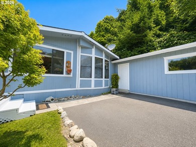 Enjoy coastal living in this well-maintained double-wide - photo 1
