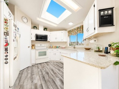 Enjoy coastal living in this well-maintained double-wide - photo 3