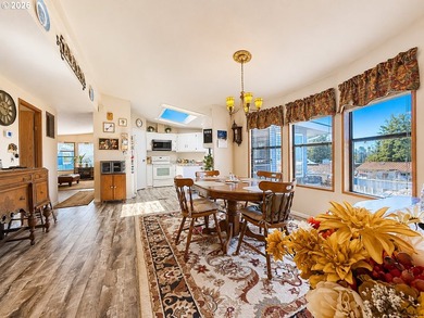 Enjoy coastal living in this well-maintained double-wide - photo 5